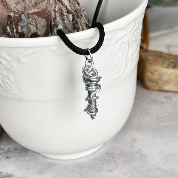 5 For $25💫Alternative Hardware Screw Necklace Pendant - Picture 8 of 8